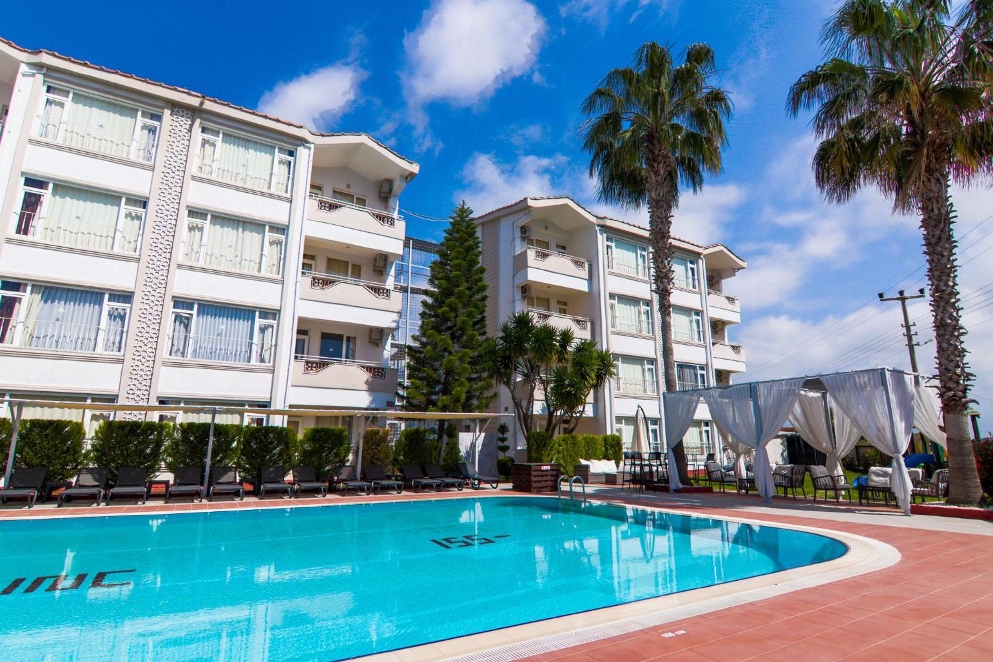 New Garden Hotel Side Exterior foto